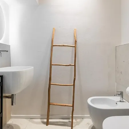 San Vitale 86, A Stone's Throw From The Two Towers