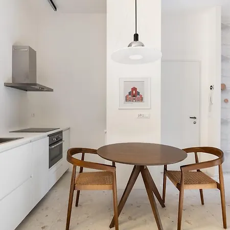 San Vitale 86, A Stone's Throw From The Two Towers *