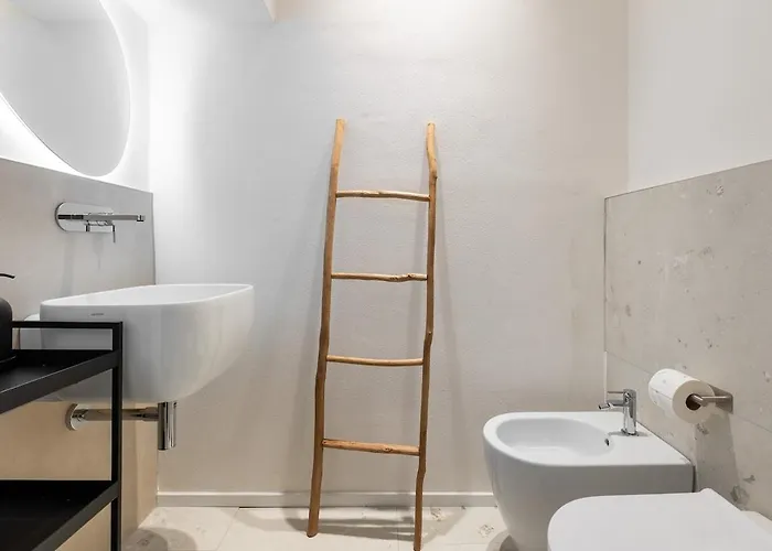 San Vitale 86, A Stone's Throw From The Two Towers