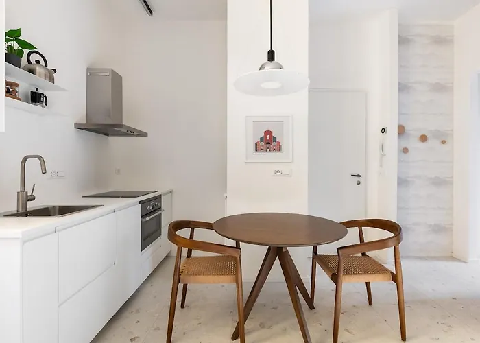 San Vitale 86, A Stone's Throw From The Two Towers *